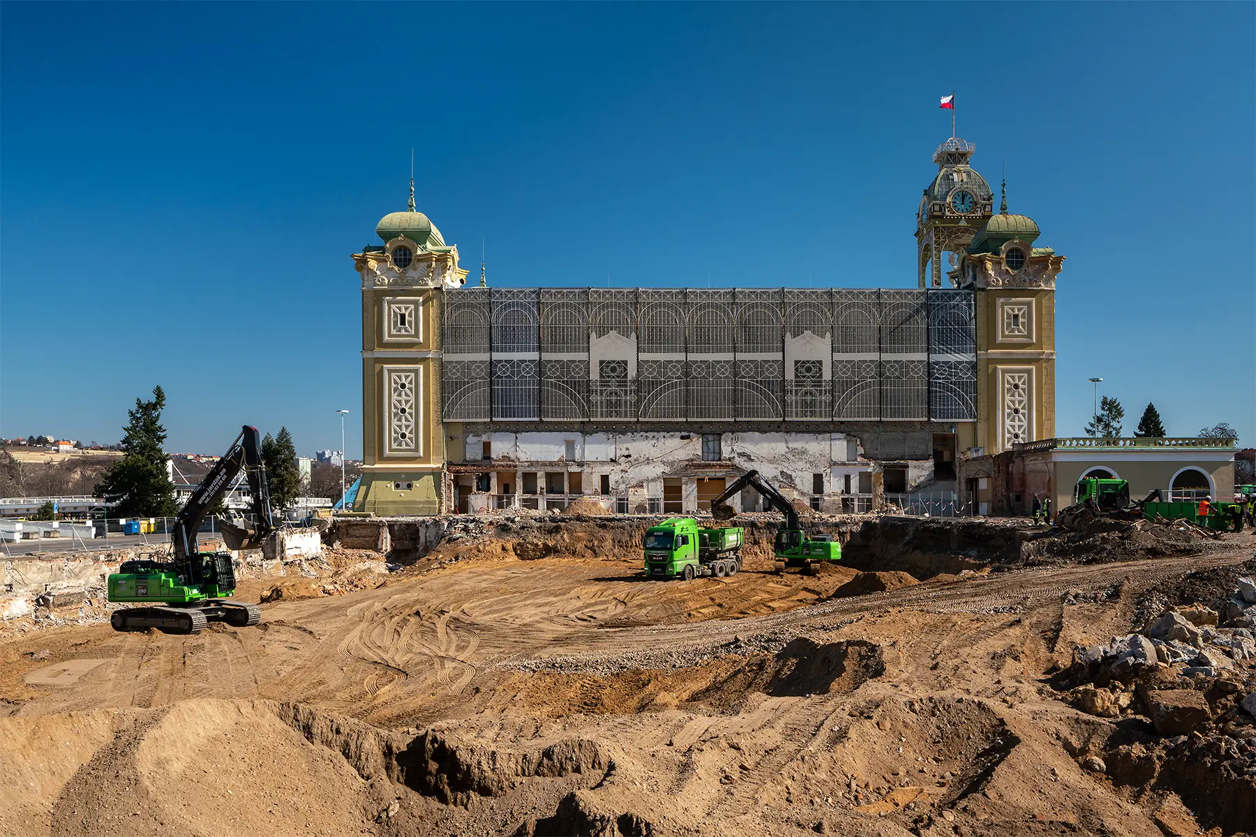 Construction of the left wing – basement excavation